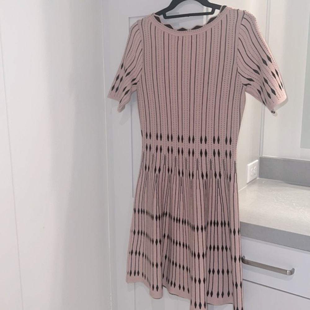 Luxury knit dress from Neiman Marcus. Like new condition. HUGE DISCOUNT - Picture 6 of 9